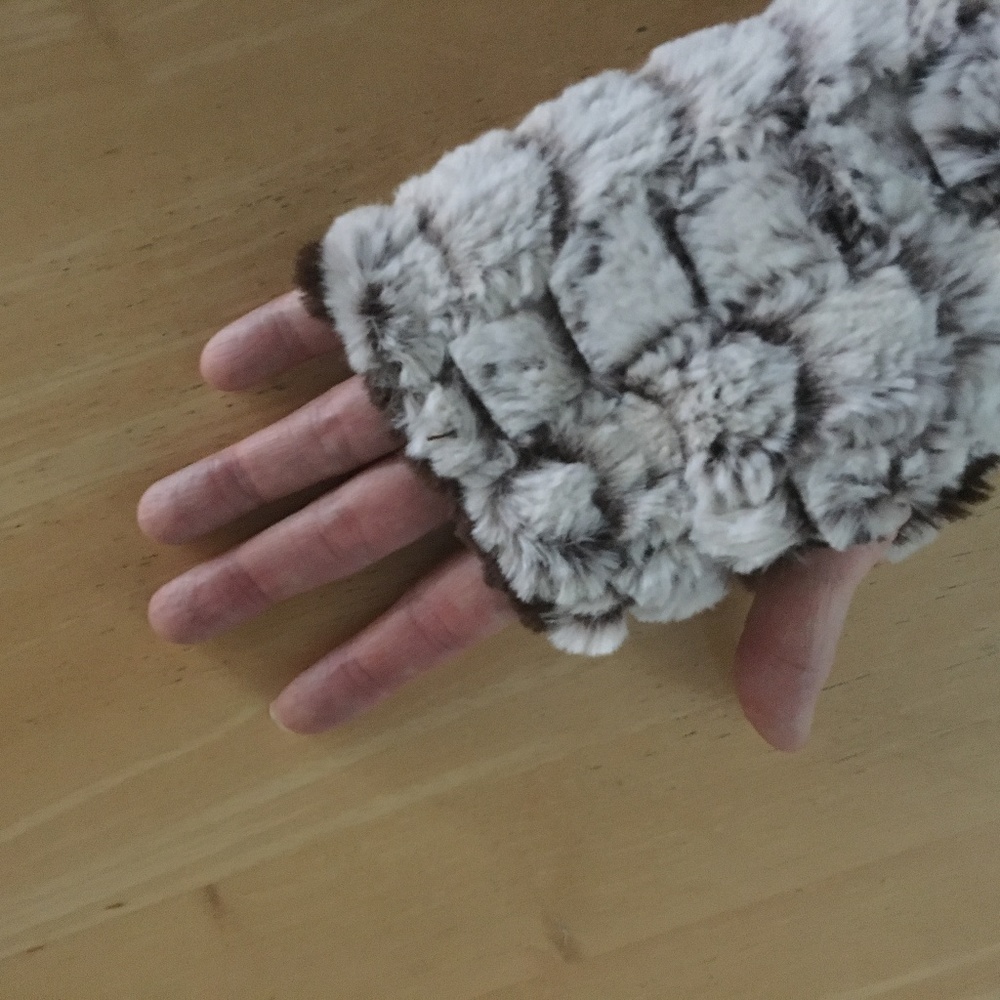 NWT Faux fur reversible fingerless gloves